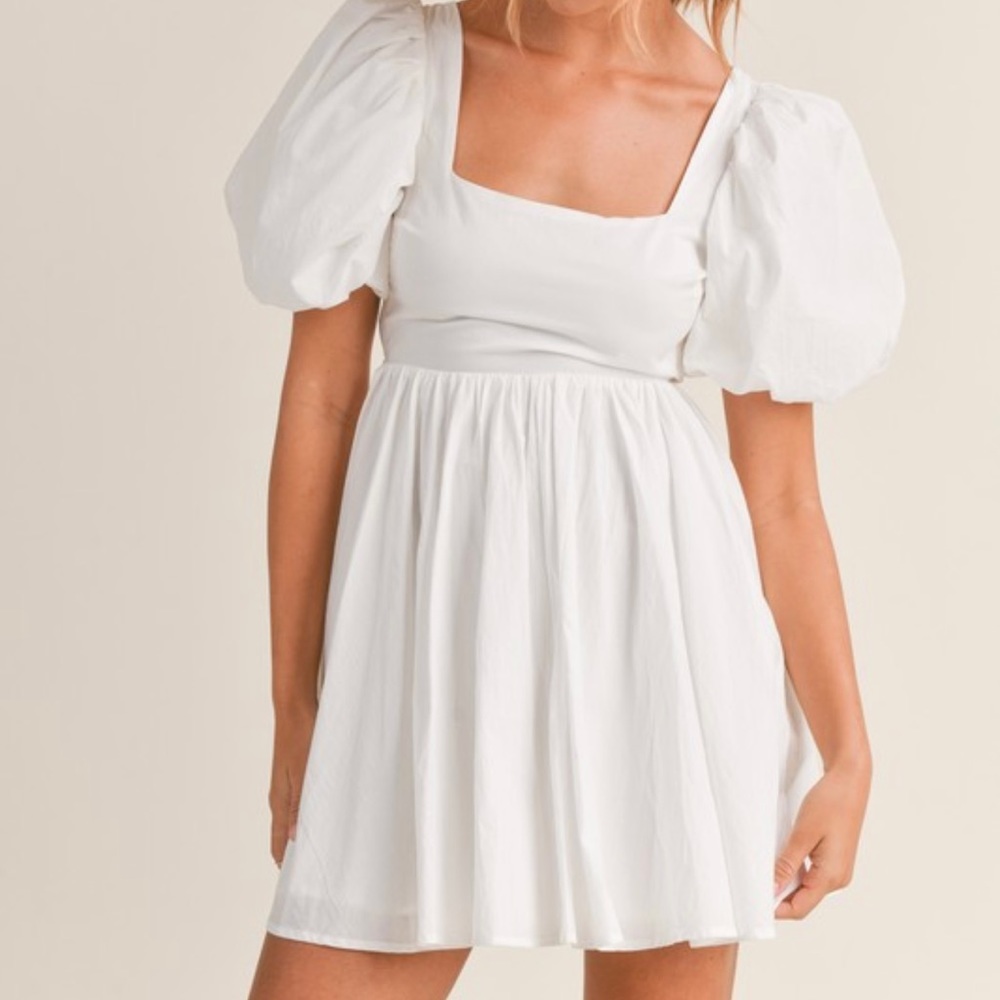 White puff sleeve dress